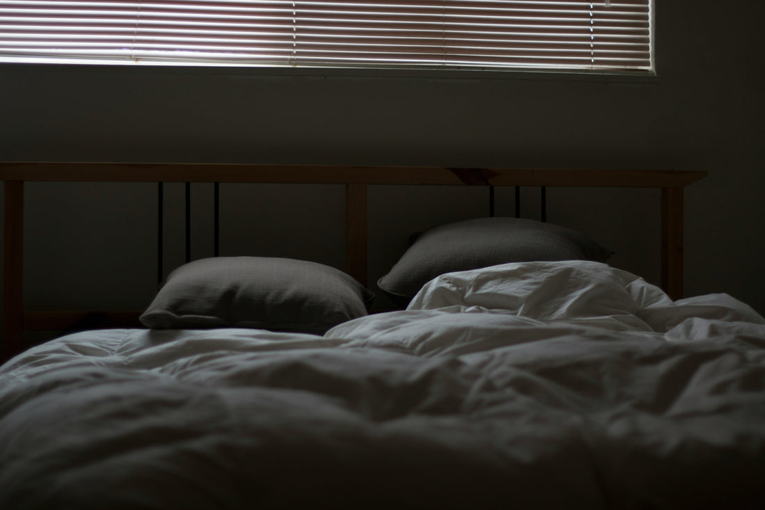 寝る前の香りで快眠を手に入れる!睡眠の質を高めるおすすめアロマと効果的な使い方